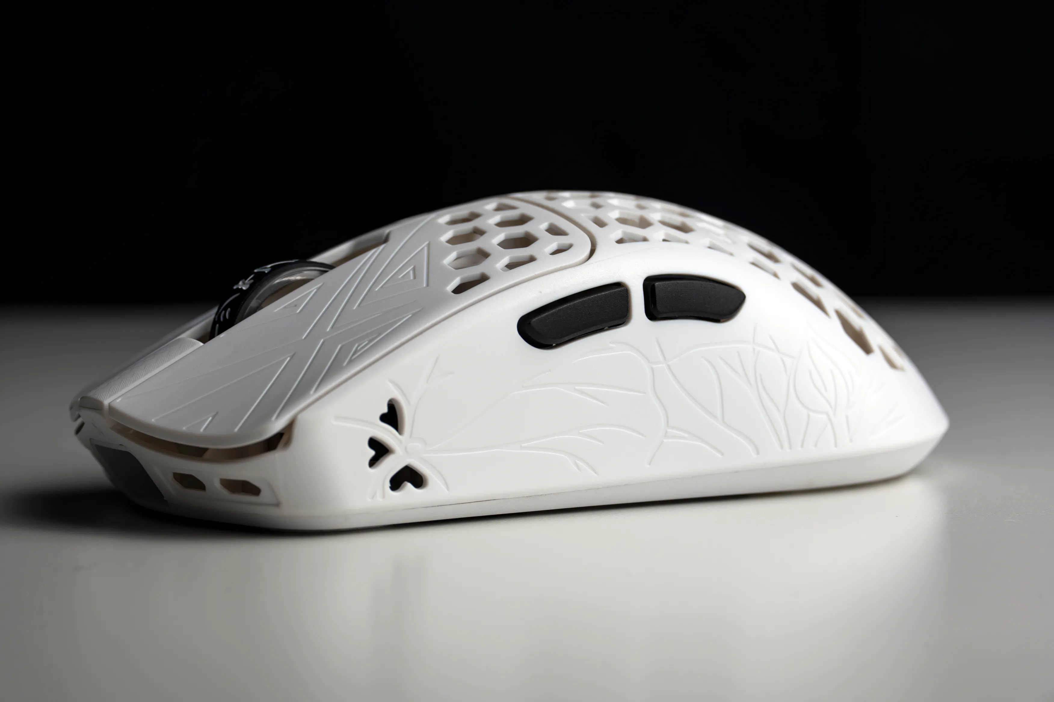 TENKO®  - AKITSU MEDIUM 40g Carbon Fiber 8K Wireless Gaming Mouse - Image 10