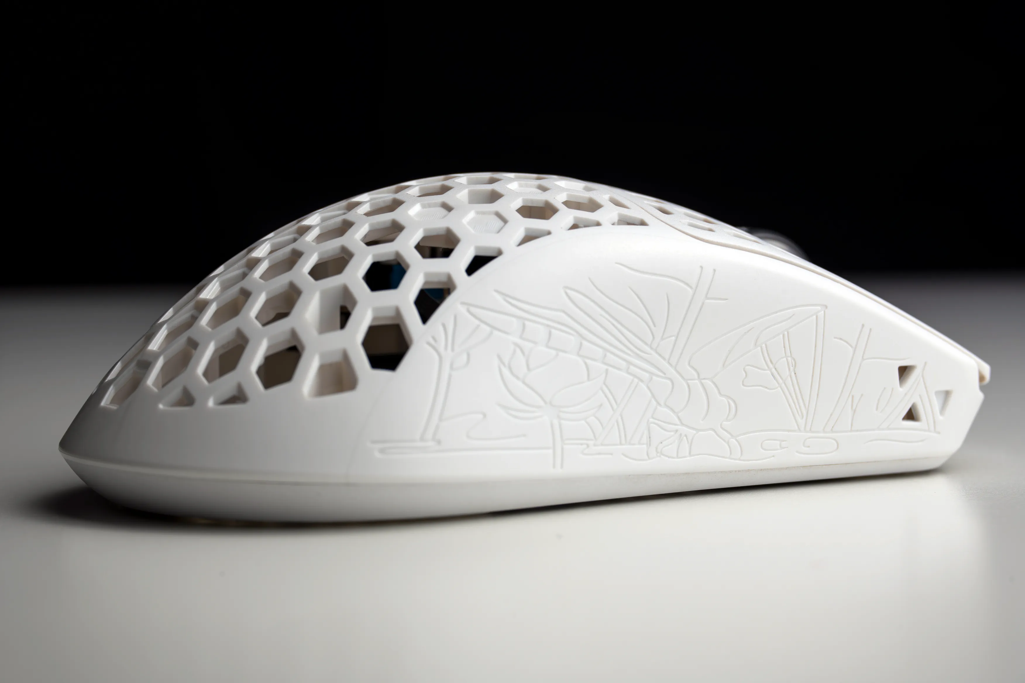 TENKO®  - AKITSU MEDIUM 40g Carbon Fiber 8K Wireless Gaming Mouse - Image 11