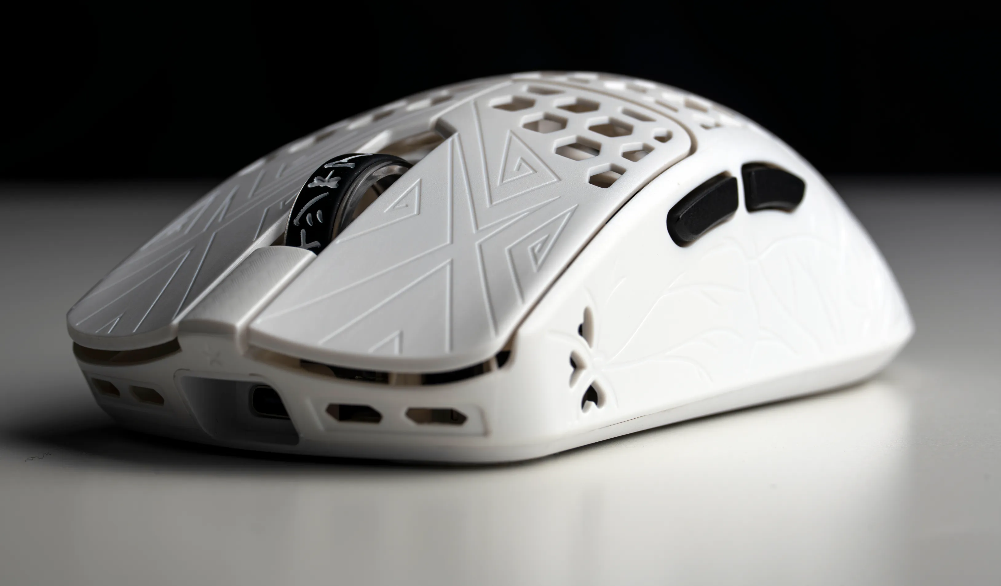 TENKO®  - AKITSU MEDIUM 40g Carbon Fiber 8K Wireless Gaming Mouse - Image 12