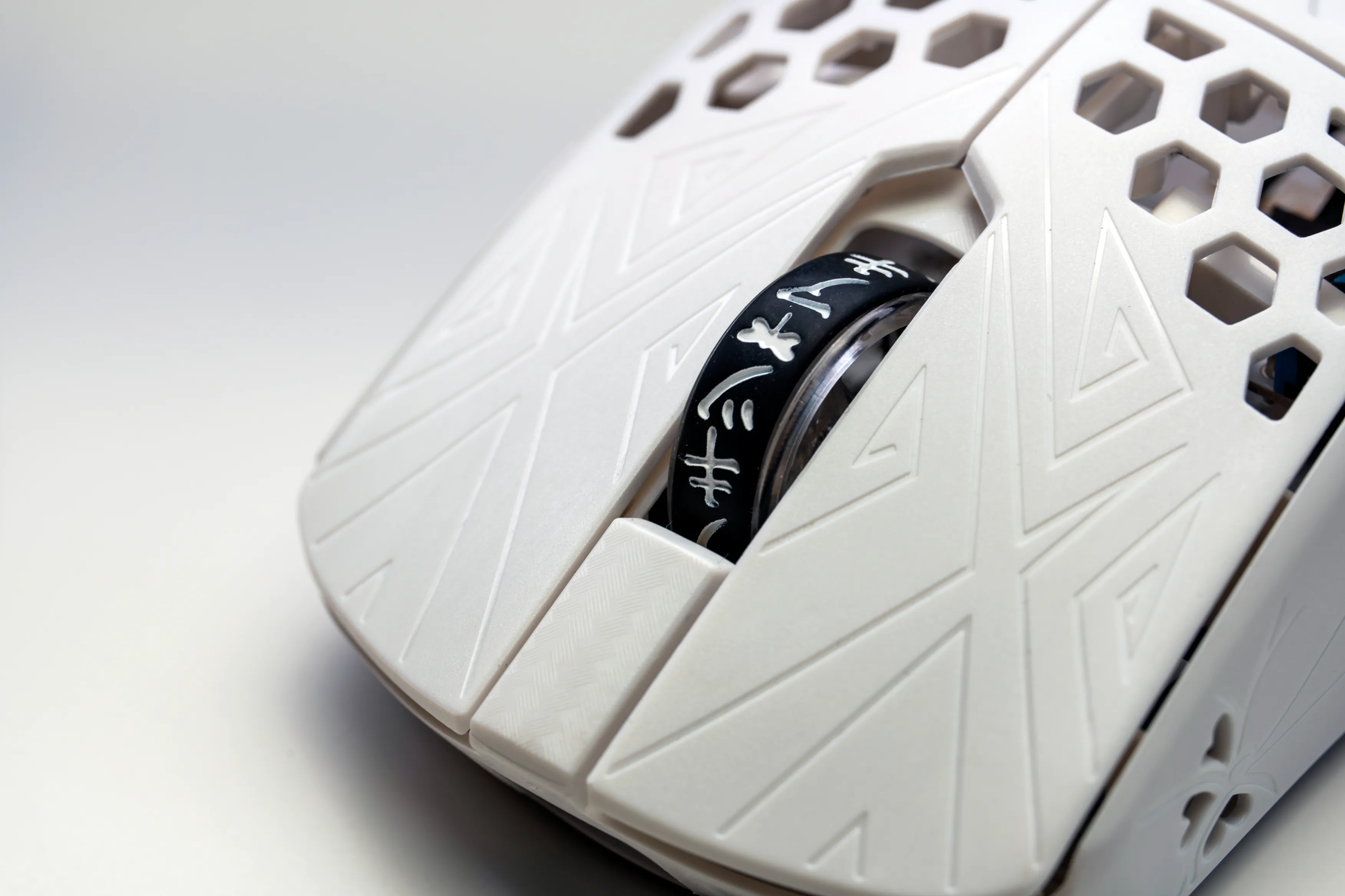 TENKO®  - AKITSU MEDIUM 40g Carbon Fiber 8K Wireless Gaming Mouse - Image 13