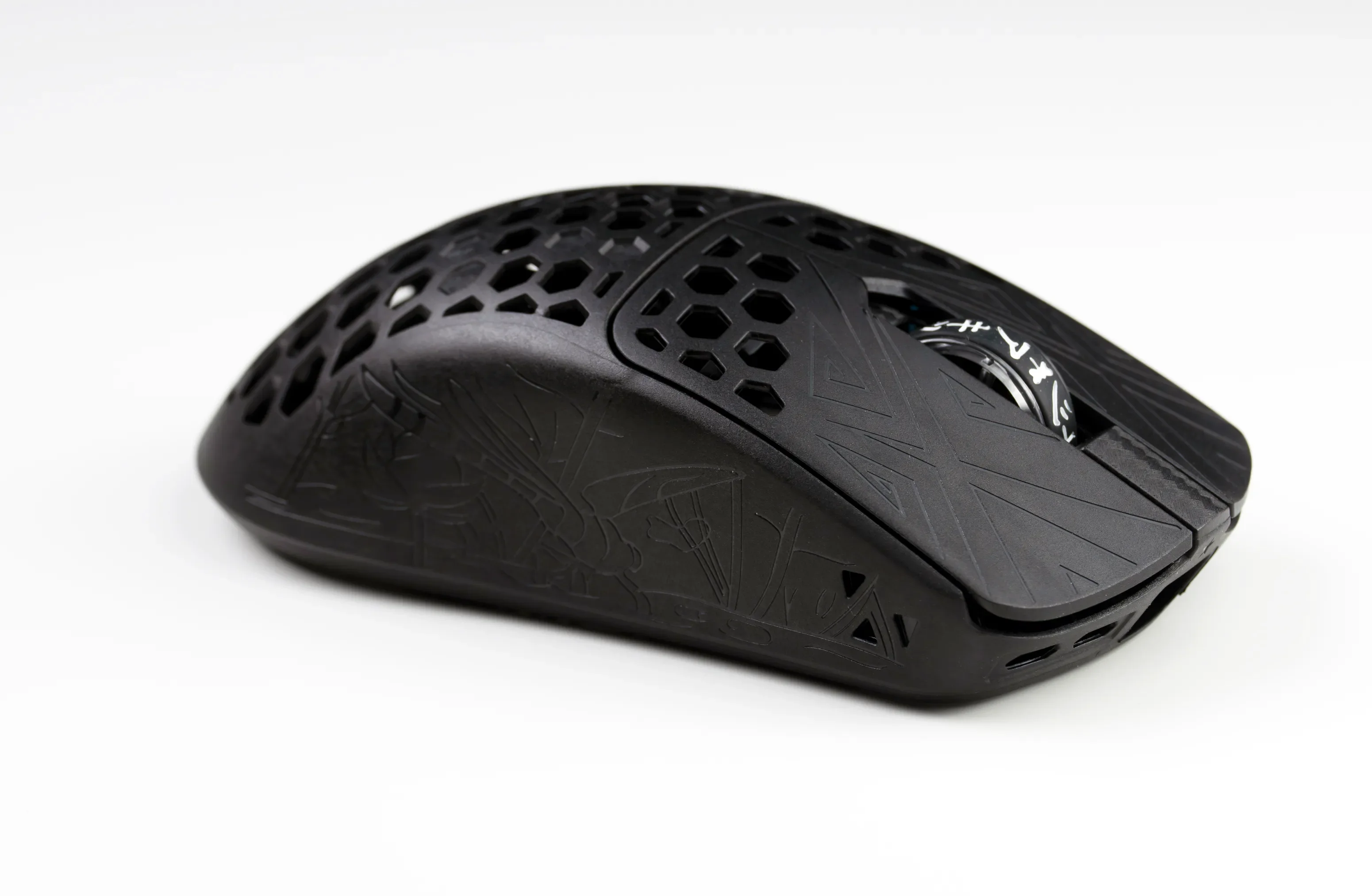 TENKO®  - AKITSU MEDIUM 40g Carbon Fiber 8K Wireless Gaming Mouse - Image 24