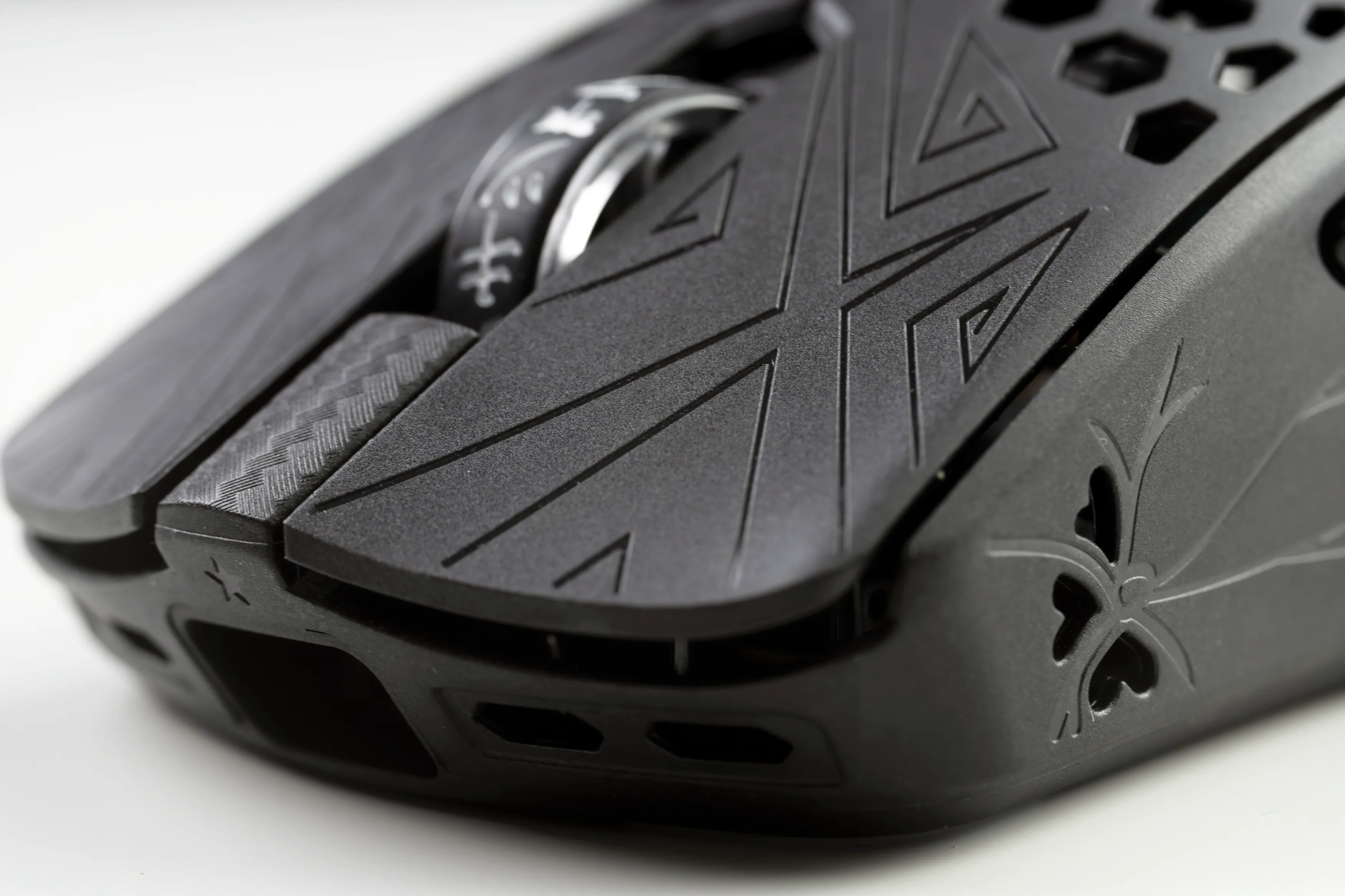 TENKO®  - AKITSU MEDIUM 40g Carbon Fiber 8K Wireless Gaming Mouse - Image 25