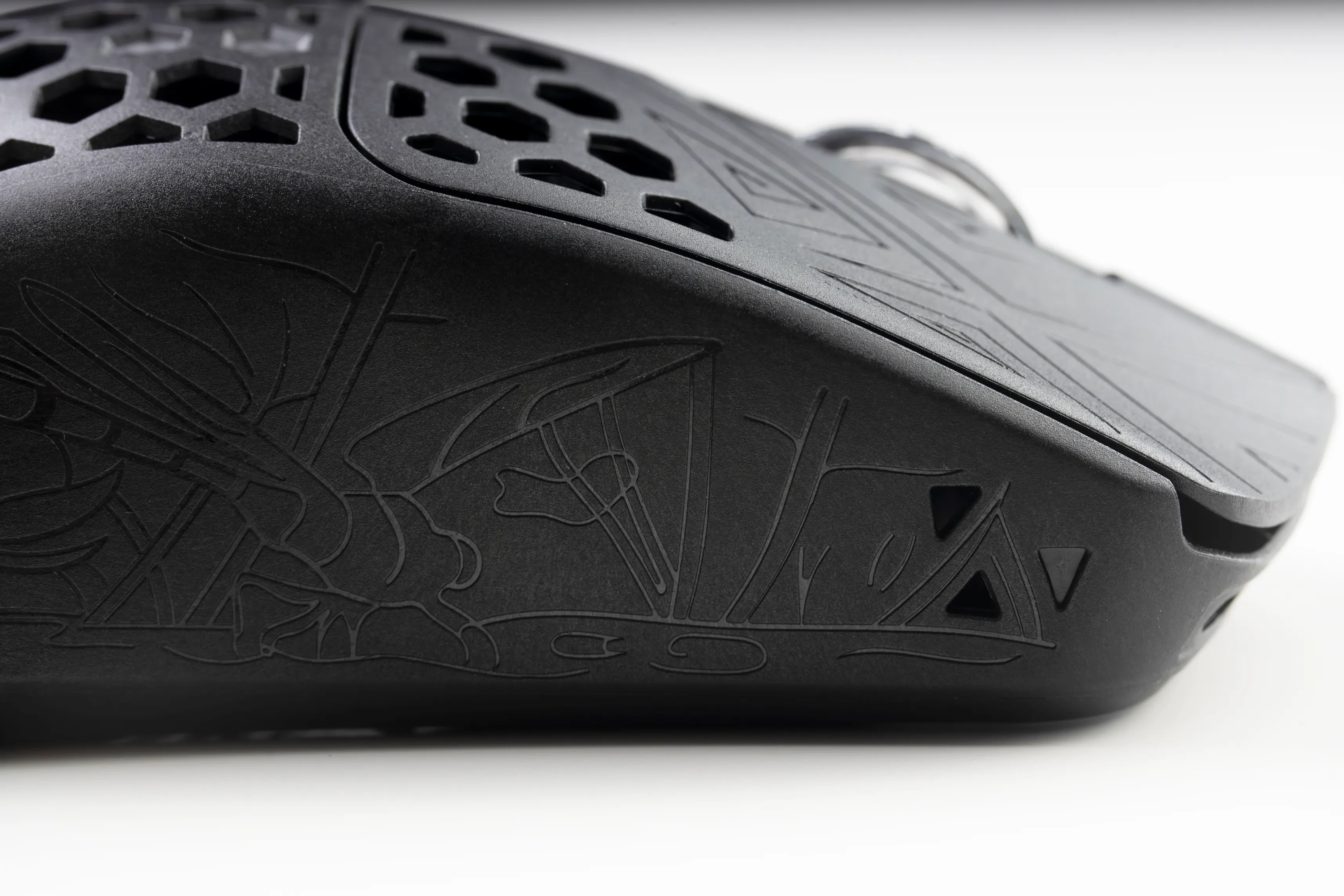 TENKO®  - AKITSU MEDIUM 40g Carbon Fiber 8K Wireless Gaming Mouse - Image 26